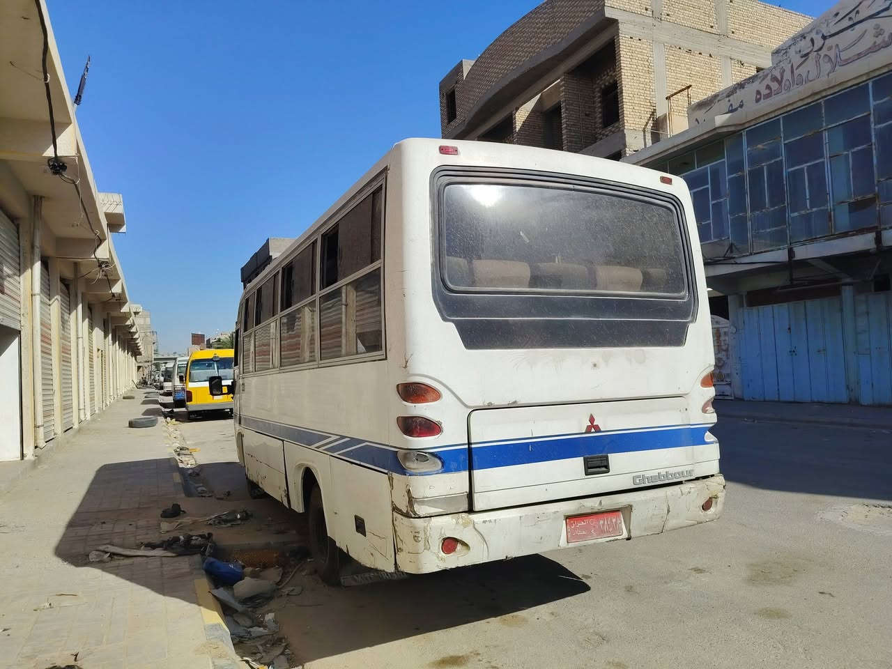 سلام عليكم باديه مستيبوشي للبيع او مراوس 28نفر سياره شغاله مكينه بيه صوت براص وكير واكسل نضاف كهربائيات شغاله سياره جاهزه وكبل لشارع سنويه عضم عاج منتهيه مكاني سماوه الاستفسار عل رقم ***********
