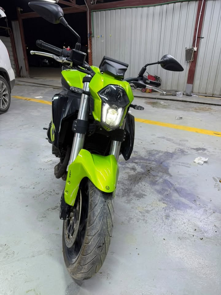 دراجة بطح ستريت فايتر
Benelli 2021 tnt
ايطالي شركة استلام زيرو وحاليا ماشية الف كيلو فقط
كلشي بلادي 
مرقم بغداد وسنوية وتحويل 
حجم المحرك ٦٠٠ ٤ سلندر
سرعتها ٣٦٠ كم 
rpm 12000
كير ٦ نمر كلج رياضي 
تايرات pirelli
بريك abs امامي وخلفي
مانع انزلاق 
دبل رياضي متغير الارتفاع 
اكزوز بلادي مزدوج رياضي 

رايدها ب ٨ مليون وربع وبيها مجال 
بيع فقط اعتذر من المراوس 
***********
