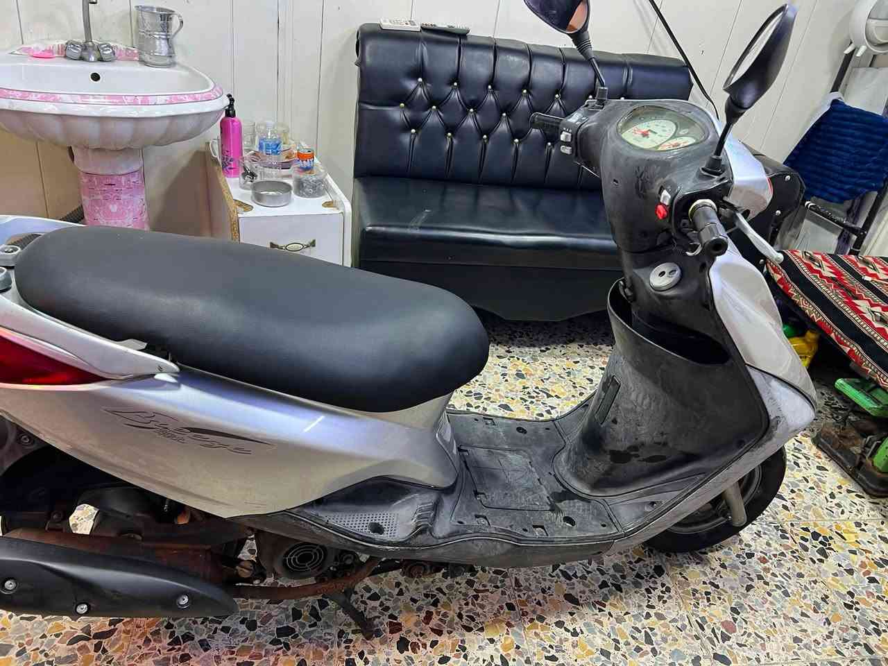 للبيع بريز كفاله عامه اي نقص مبيها مكينه خرسه شك الماع شلعه معدل فول كابريتر اصلي فشكه اصليه دزلجه كيجات كهربايات كلها شغاله السعر 700وبيها مجال بصيط عنوان الاعظميه شواي يتصل ***********
