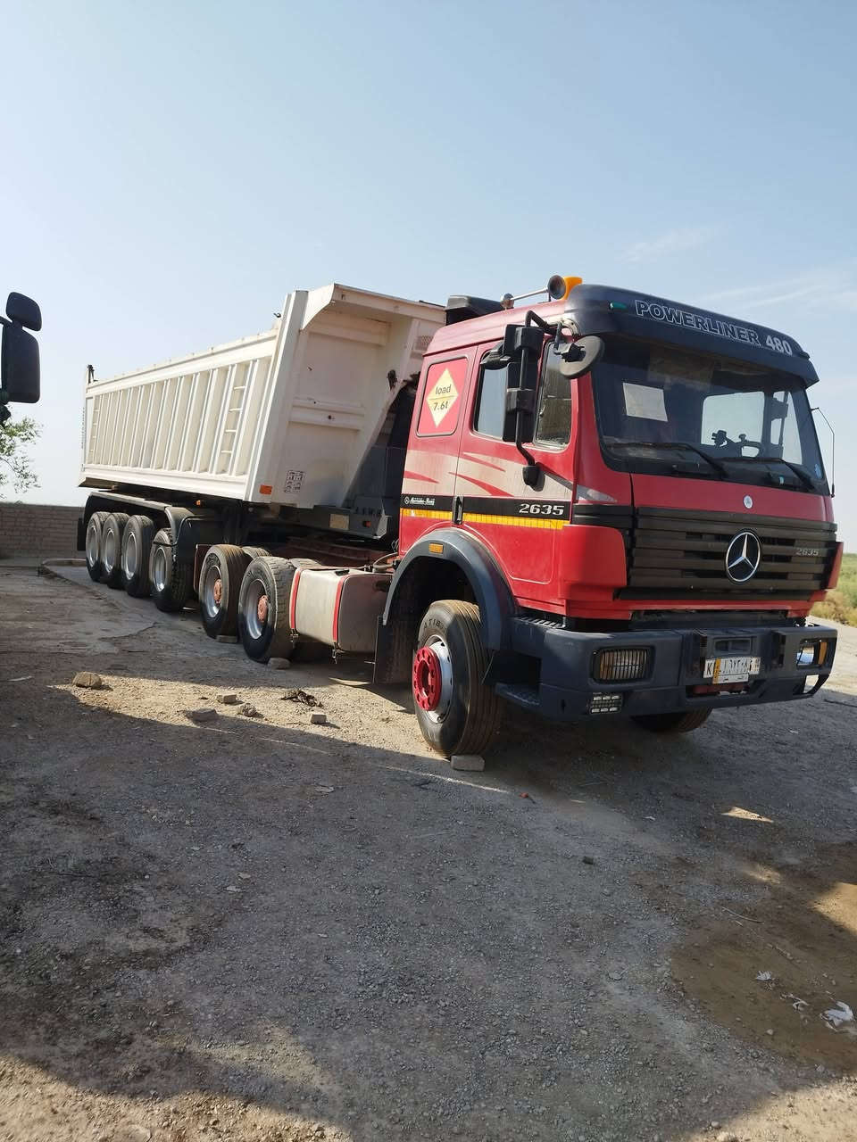 سلام عليكم سياره للبيع مديل 95 مكينه 44 ستندر لا تنقي ولا بخار كير 160 مجموعه جيف رباط 24 عدل عربانه ابو حيدر  مكان سياره  ذي قار ***********
