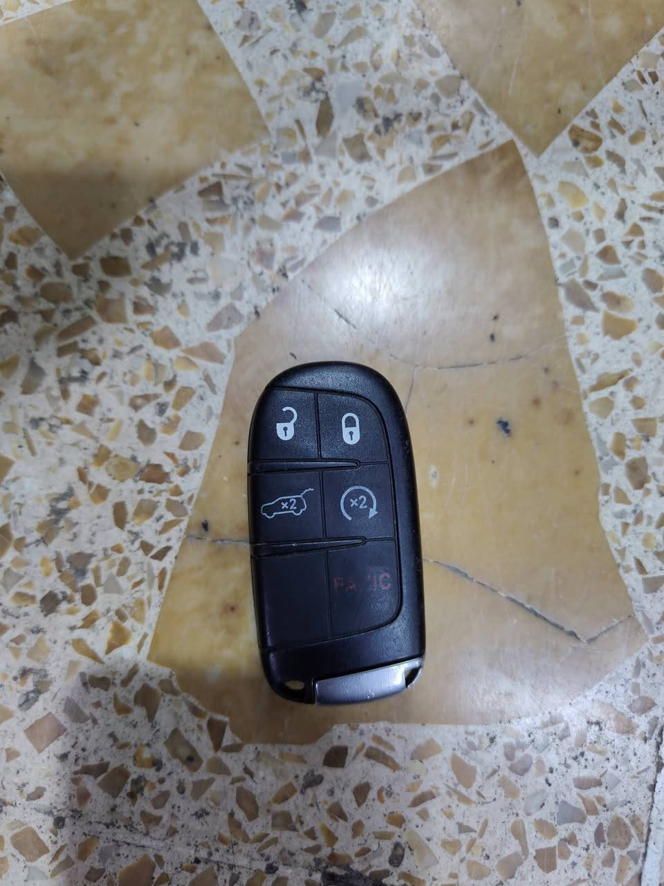 سلام عليكم بصمه مال جيب اصليه بيها تشغيل عن بعد ترهم ع جارجر 
***********
