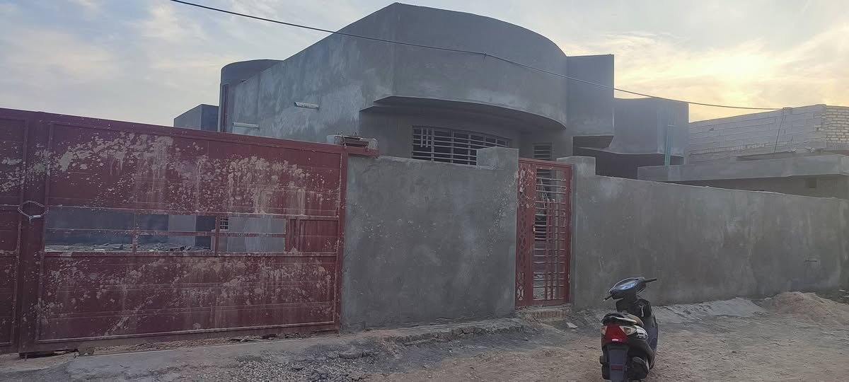 بيت للبيع بسميلات مساحت البيت500متر بناء جديد طابوك غرفتين وصالات ثنين واستقبال وصحيات داخليه و خارجيه وكراج جبير شغل درجه اولى ***********
***********

