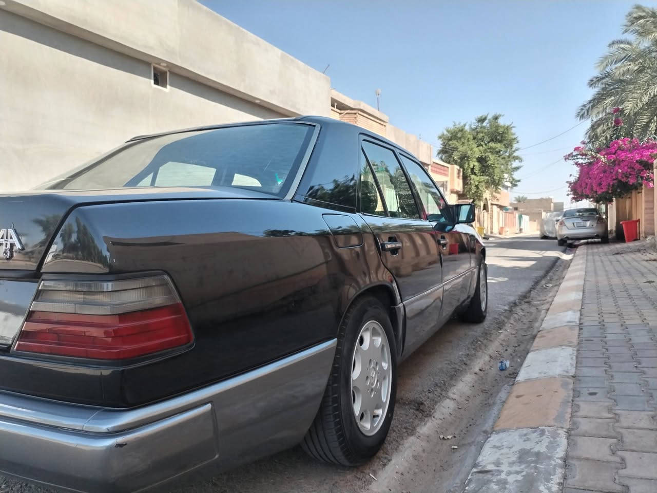 السلام عليكم 
مارسيدس دب موديل 1988  محوره گير و محرك بطة 3000 تبريد تدفئة جامات امامية كهرباء و تحكم كشنات كهربائي مصبوغه عام للجمالية غرفة جديدة رقم سليمانية سنويه لحد2028 بأسمي شرط تحويل ثاني يوم سياره مال جناي نظيفة ما ناقصها شي سعرها 78 وبي مجال بسيط مكاني ديالى ناحية السعدية….  للاستفسار هذا رقمي *********** وموجود عالماسنجر والواتس اب
