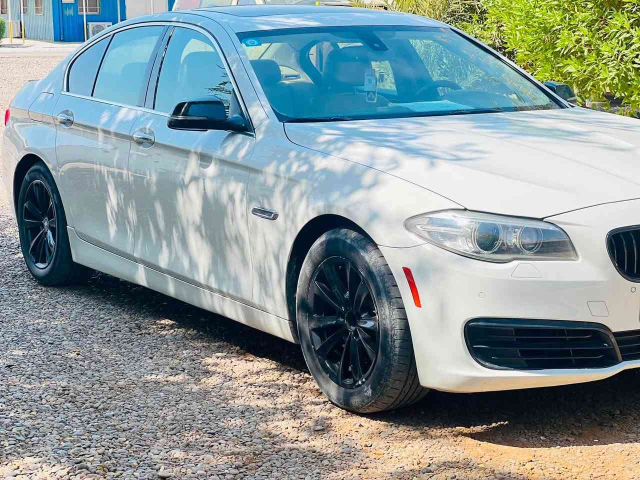 * BMW 528i
* موديل 2014 (f10) 
* محرك 2.0 TwinPower Turbo
* وارد امريكي
* ماشية 145,000 كم
* فول مواصفات
* جلد + كشنات ميموري
* كاميرا خلفية
* حساسات أمامية وخلفية
* بابين جهة السايق الابواب مبدله و الجاملغ بدون صبغ تبديل مطابق نفس لون
* الدعاميات الأمامية والخلفية مصبوغة فقط بسبب أثر شخوط، مو حادث 
* صور السونار بالمنشور
* موقع السيارة بغداد / المنصور
* السعر ١٥٥ ورقة وبي مجال بسيط 
* الاتصال على الرقم ***********
