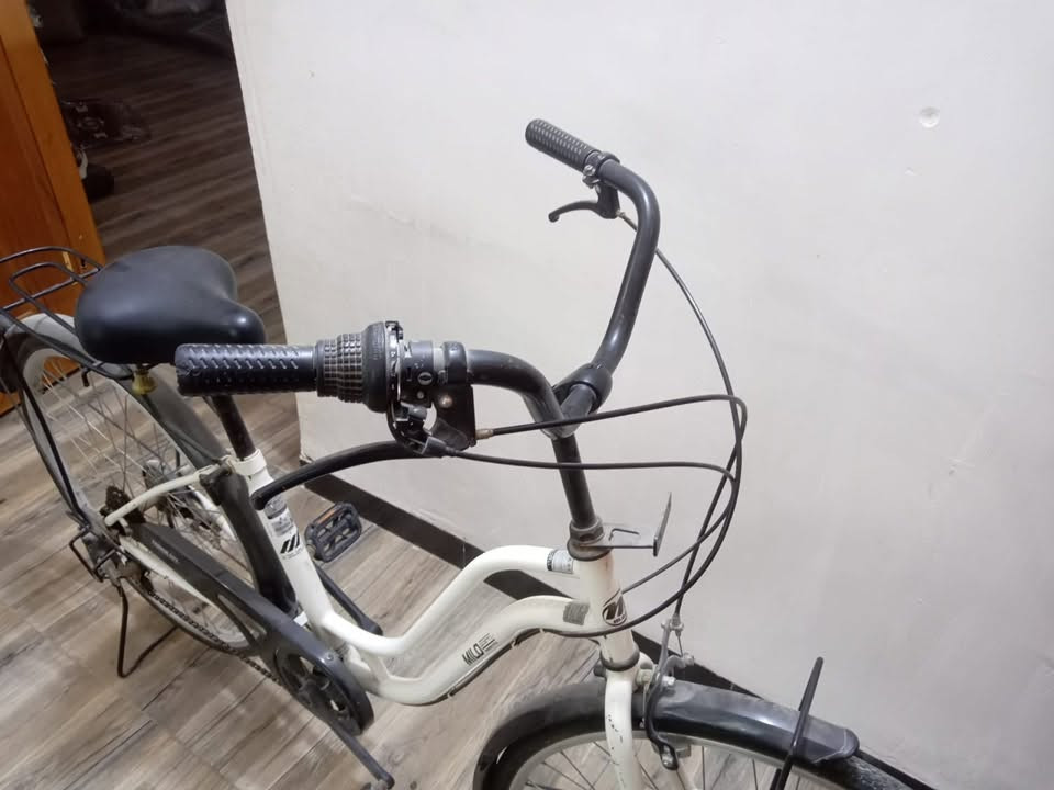 سلام عليكم بايسكل ياباني ابن امه😅
اشتريته وشمرته ع حطيتة مناقصه أي شي عكرب شغال بايسكل خير من الله كلوب يشتغل شوفت عينك جديد متروك اشتريته فترة الزيارة السعر ١٢٥ نهايتة هاتف*********** بي واتساب واني بل خدمة مكاني كربلاء
