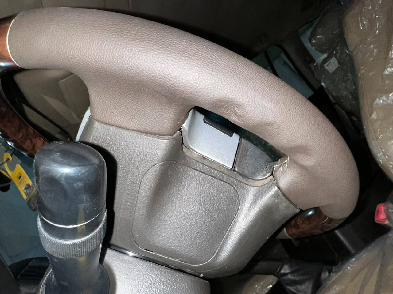 🚘 لاندكروزر — تم تجديدها وإعادتها إلى حالة المصنع

تم تنفيذ الأعمال التالية باحترافية وعناية:

• إعادة ضبط المصنع بالكامل.
• حمام كامل احترافي.
• بوليش مع تكحيل.
• تبديل جلد دركسيون الستيرن بجلد من عمل شركة، نفس الأصلي.
• تبديل مصابيح الرقم الخلفية المحترقة.
• تبديل مصباح يد الكير.
• سمكرة بعض الأماكن.
• تكعيد بجم.
• جلي مازدات.
• تبديل بطانة البنيد.
• تبديل دبة ماء الماسحات.
• تبديل ليطة باب الوقود.
• صبغ بطاين الجاملغات الخلفية بالزفت الأسود.
• تصليح دكت التبريد بالقمارة.
• صبغ تحكمات الستيرن وإطار يد الكير الجارد للجمالية باللون السلفر.
• تكعيد دعامية خلفية من الجهة اليمين.
• تبديل جلود المقاعد الأمامية والخلفية التالفة بأصلي شركة، نفس الأصلي.
• تبديل دبلات البنيد.

✨ شغل مرتب، عناية بالتفاصيل، وإرجاع السيارة بأفضل مظهر ممكن.

📍 زورونا في موقعنا:
ديالى – بعقوبة – أم العظام – مدخل مزرعة حكاية

📞 للاستفسار والتواصل:
***********
***********
