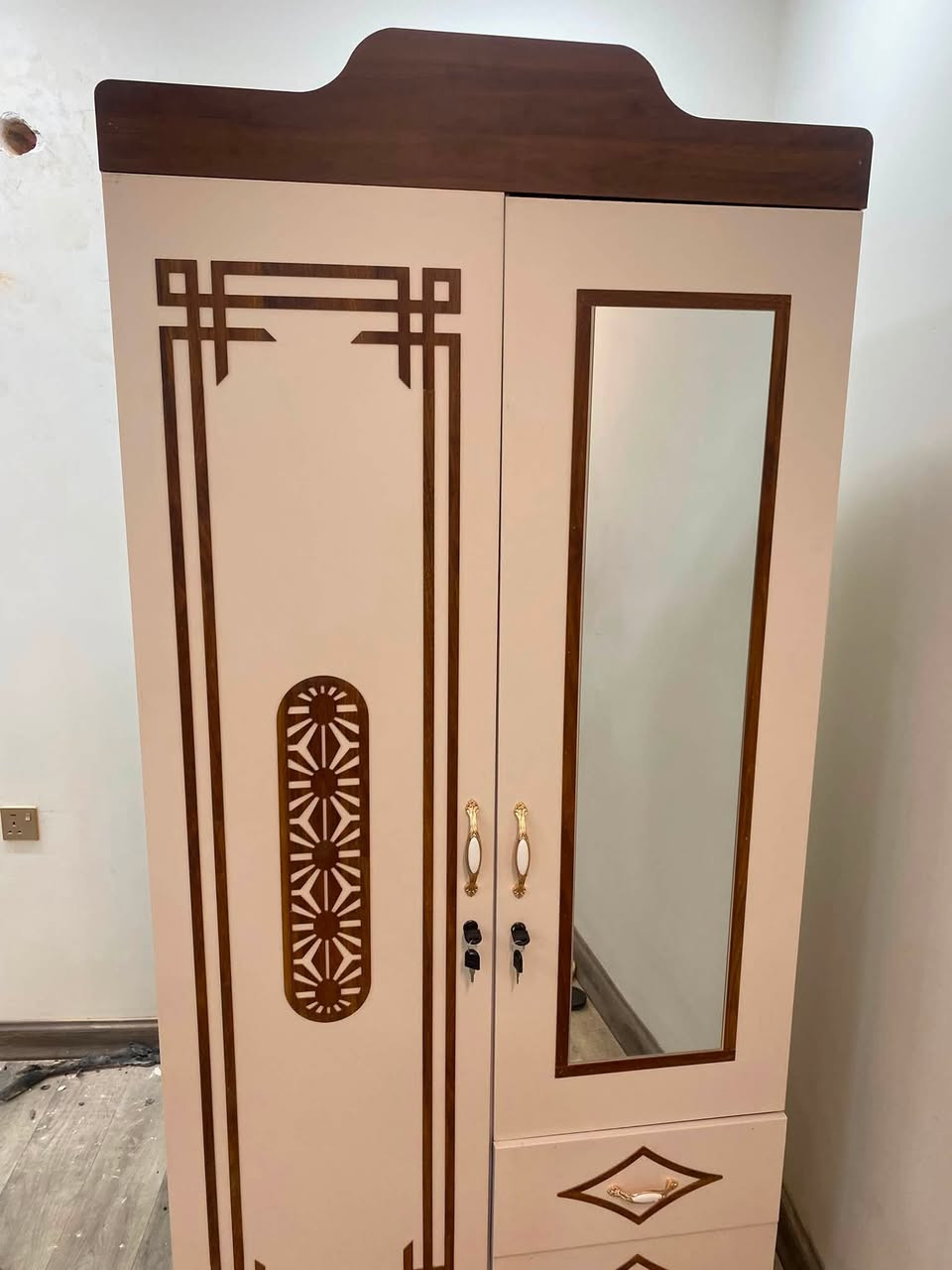 السلام عليكم هذّني الغراض جدد للبيع بسعر مناسب ممستخدمات للاستفسار الاتصال ***********
