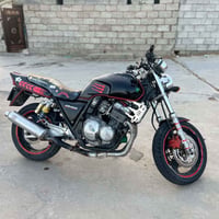 هوندا CB400 • انستجرام