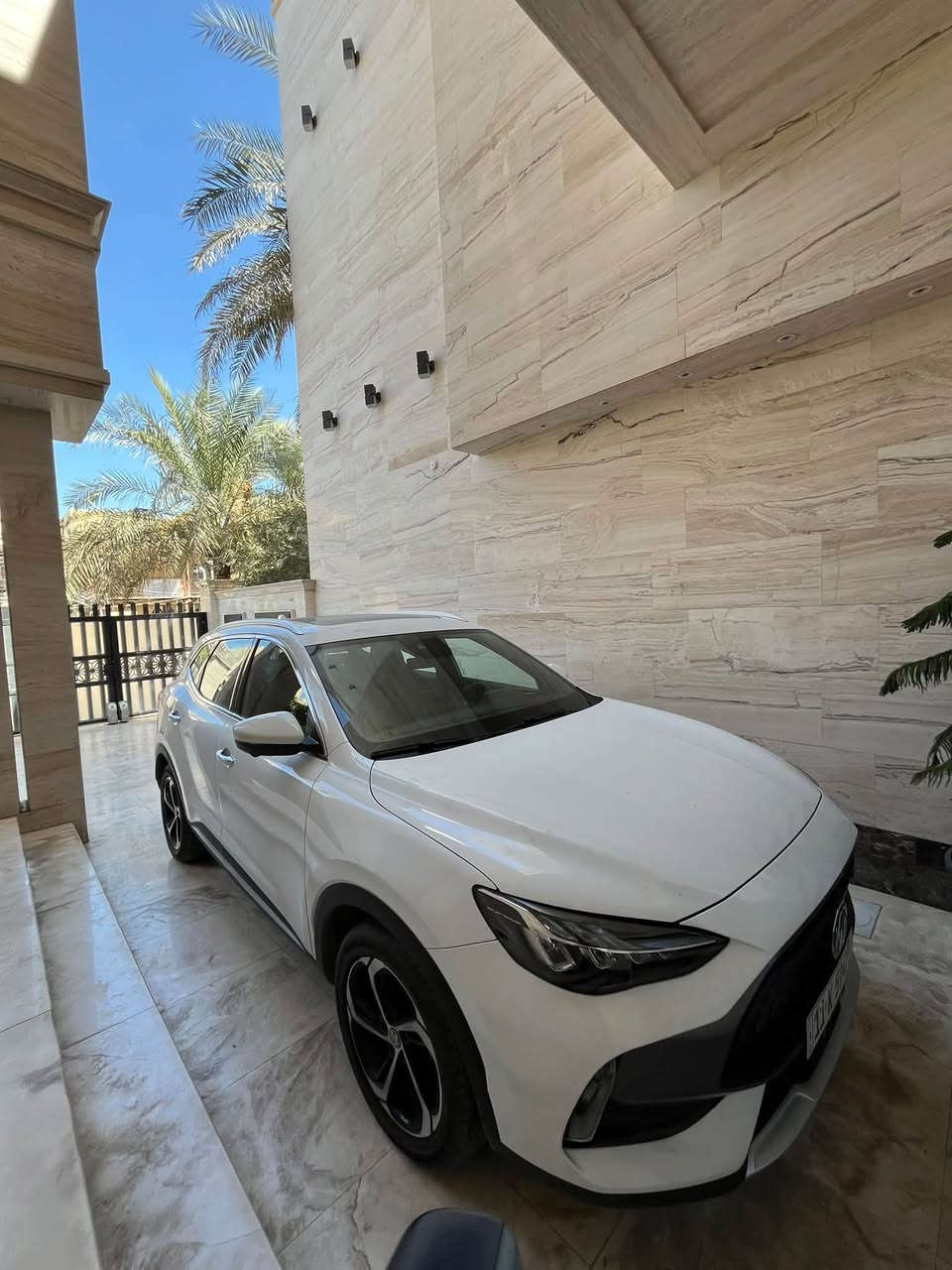 السلام عليكم mg/HS للبيع موديل 2023  فول مواصفات بنوراما تدفئة تبريد والكشنات كذالك حساسات امامية خلفية تثبيت سرعة كامرات  ٣٦٠ درجة كاملة المواصفات 
2000 تيربو  4 سلندر 
السيارة زيرو 9000  ماشية 
السعر ١٨٠ $ 
للاستفسار الاتصال على الرقم او المراسلة 
***********
