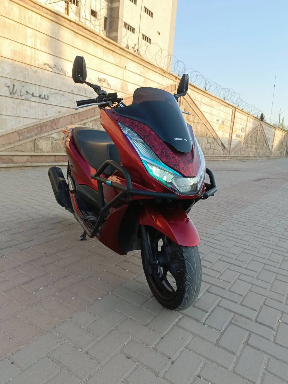 سلام عليكم اخون pcx جيل رابع ماروني فيتنامي ماشية ٣٦ الف الدراجة بيهة ملاحظات الدراجة عليهة امرايات ودراع اصلي والدراجة عقل جديد فيت بم جديد نوزل جديد فلتر شوته رياضي جديد كويل نار جديد تاير امامي جديد والخلفي نضيف وسويتلهة ادامة كلجات خرز وقايش وفايبرات وودهن ليكي مولي امانة الله جايبه ب٢٠ من الوكالة وبانزين عادي ومرات محسن للامانة والدراجة بيهة ملاحظة  وهواي تفاصيل ناسيهن الدراجة تجي وتفحصهة وتقتع بيهة وما ارضهة تاخذهة اله تقتنع بيهة  واني بخدمت الشراي مكاني بغداد مدينة الصدر  للستفسار رقمي واتساب ورصيد ***********

