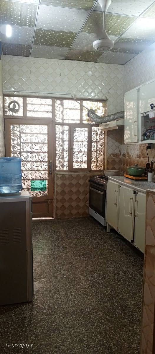 🏫بيت مساحته100متر ركن طابق ونص  شارع المطار الجديد خلف قاعة الياسمين السعر٥٨ وبيه مجال يحتوي على استقبال وصالة وغرفتين فوك وجوة ومكشوفة وتخاريج  للاستفسار الاتصال على الرقم  ***********
