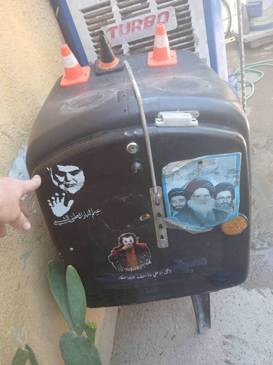 سلام عليكم صندوك للبيع بيه سماعه دمام كلشي مابي السعر ٥٠ وبيه مجال مكان بغداد الشعب هذه رقمي ***********
