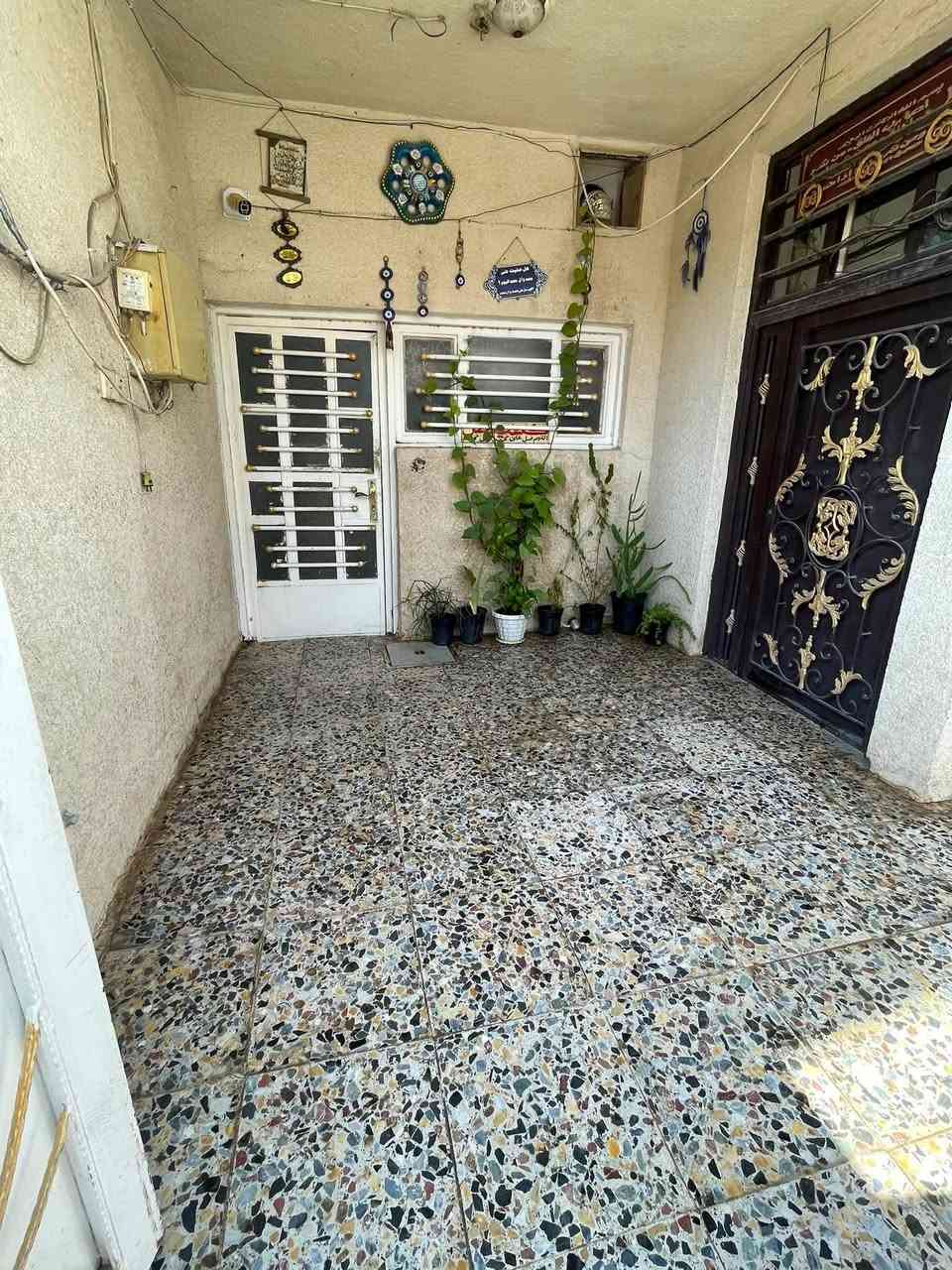 لبيع – فرصة مميزة 🏠

السلام عليكم 🌷

بيت للبيع بمساحة 100 متر، يتكون من:

🔹 الطابق الأرضي:
طرمه  استقبال، مطبخ، صحيات، ترك، غرفة نوم.

🔹 الطابق الثاني:
غرفة، بيتونة، سطح.

✨ ملاحظة: البيت يُباع مع الأثاث.

📍 العنوان: كميرة – شارع معز

💰 السعر: 140 مليون، بي مجال

📞 للاستفسار:
***********
