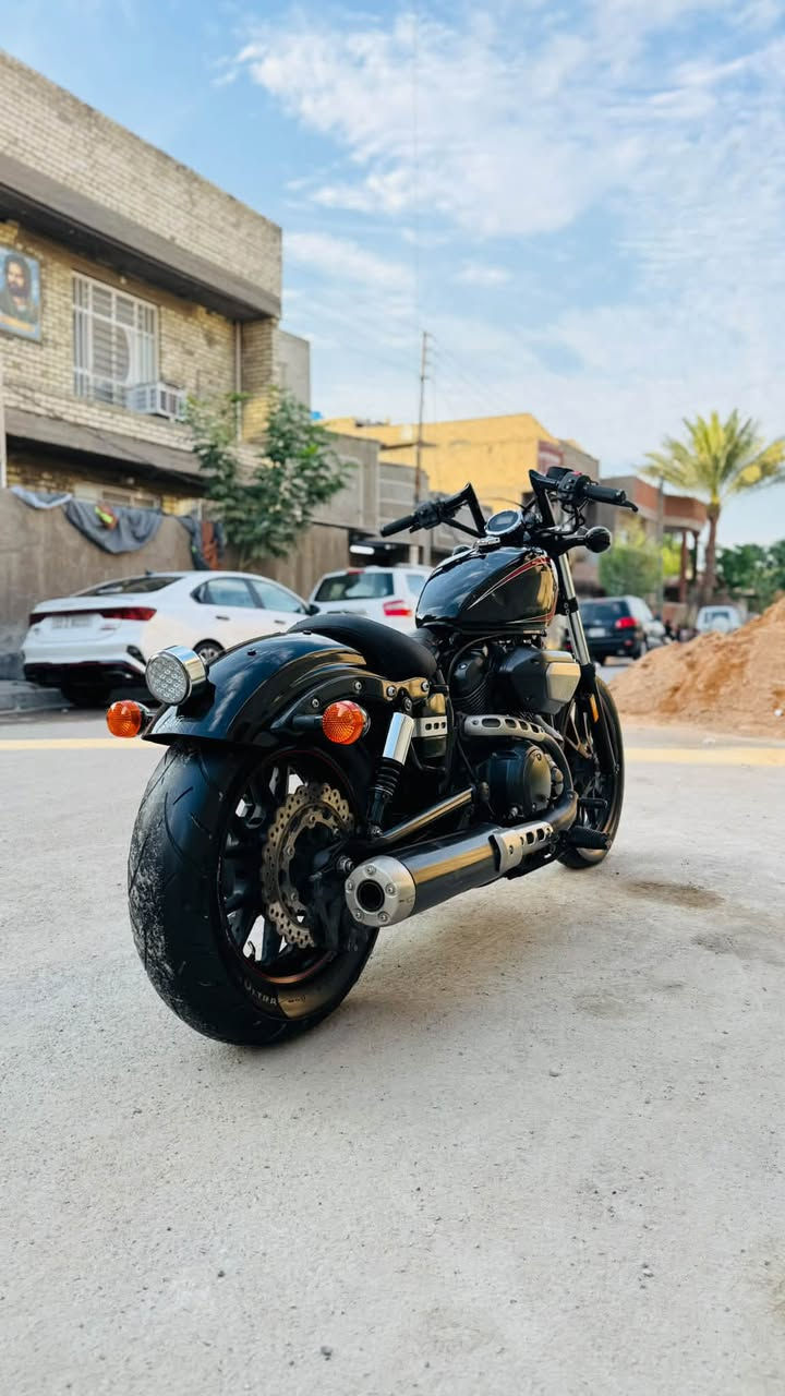 Yamaha bolt 950  2015
ياماها بولت موديل 2015
 حجم المكينة 950cc
الدراجة ماشية 13800 كم
الدراجة كلش نضيفه وحلوه 
تانكي البانزين بي رصعات يحتاج تعديل بارد
بدون ارقام او كمرك 
سعر الدراجة 30 ورقة وبيها مجال بسيط 
العنوان بغداد الشعب 
***********
