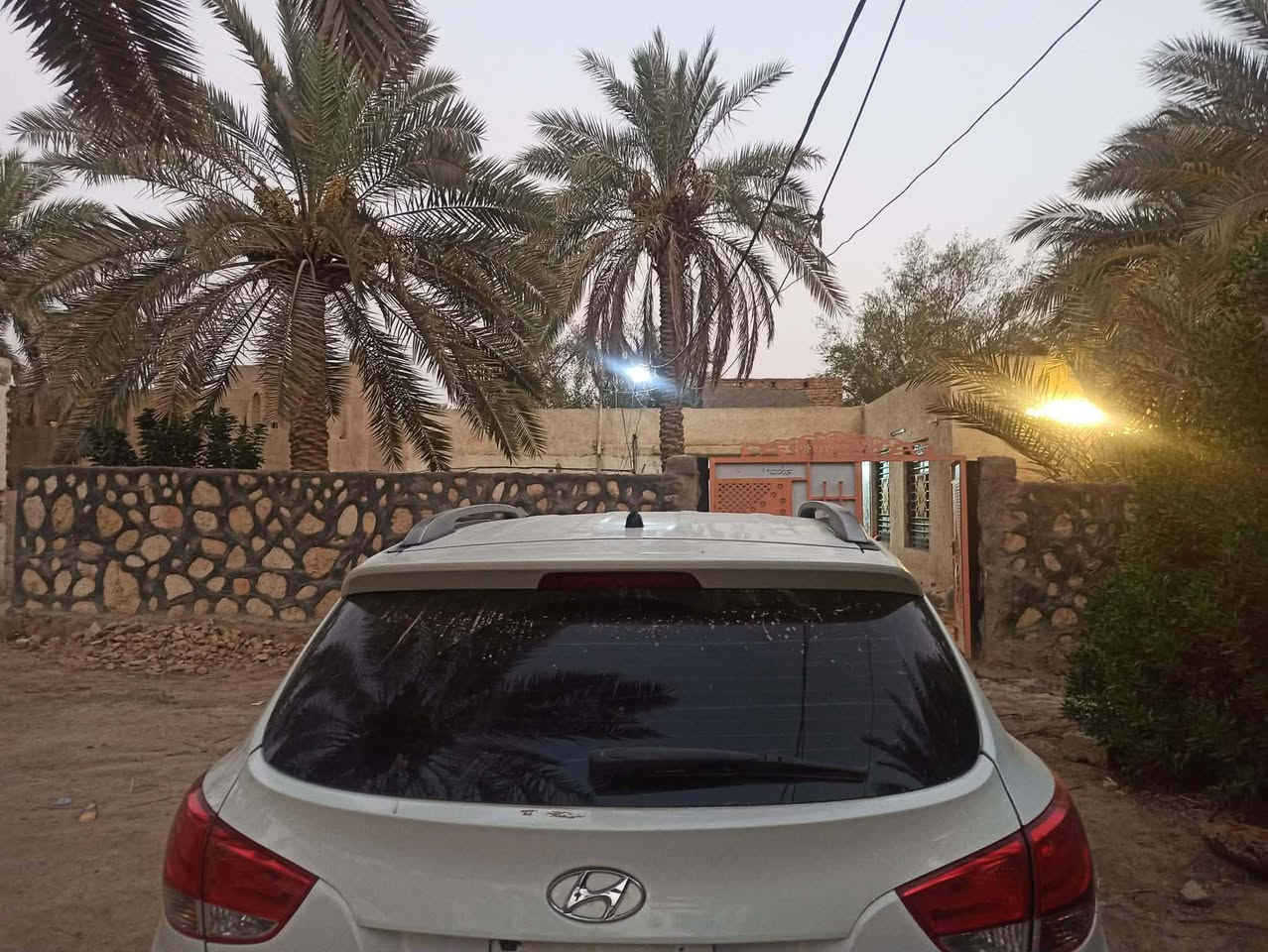 توسان ٢٠١١ 
بيه ثلاثة قطع صبغ جاملغات وبنيد وتجي وتفحص ومحرك وكير مكفولات وتبريد شغال رقم اربيل عندي وكالة
اريده 100
ديوانية 
***********
