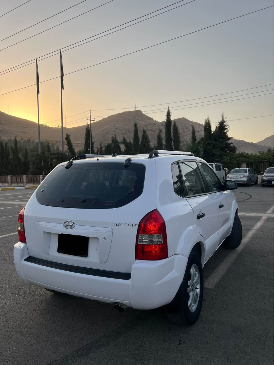 هۆندای تکسۆن مۆدیل 2007
براوە براوە
کۆدی بۆکراوە بەناوی خۆمانە
کامل بۆیاغه
گیروو مەکینە بەشەرت 
تەقەو رەقە بەشەرت 
دەعم و لێدران بەشەرت 
کەڤەر گۆراو نیە بەشەرت 
جوار تایەی نوی لەژێرە 
کامل کارەبای بەشەرت 

40 گەلاو مەجال 
***********
0776937201 Singapore
