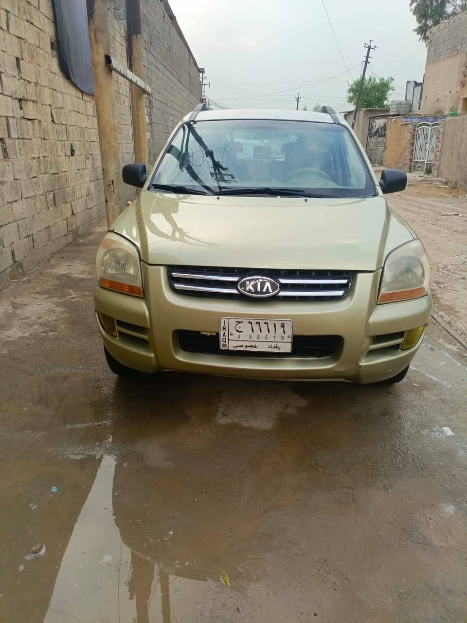 سلام عليكم سبورتج موديل 8 سياره بيهه جاملغ امامي بدون دواخل مصبوغه حزام اثر جراد كير مكينه مكفولات مكينه 2000 السعر 85 وبيهه مجال بصيط مكان السياره بغداد رقم الهاتف ***********
