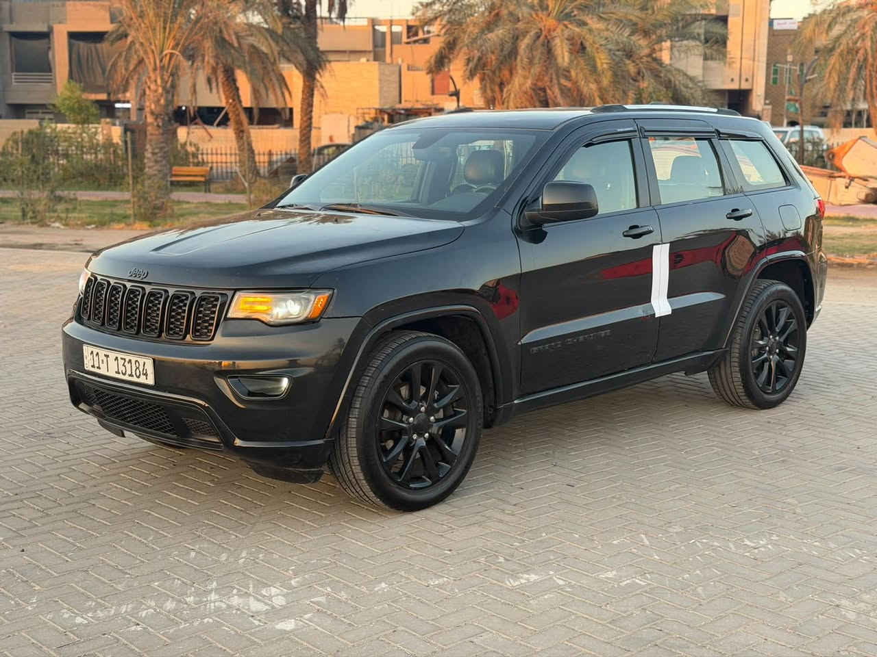 السلام عليكم جيب موديل 2018 بلاك توب معروضه 160 وبيه مجال بسيط رقم بغداد دولي باسمي تحويل مباشر مكينه 6 سلندر 3600 غير مفتوحه  كير كذالك غير مفتوح  سياره ماشيه 95 حقيقي تبريد ثلج صدر امامي خلفي جديد تخم تاير جديد سياره جاهزه كل نقص مابيه مواصفات سياره فول 1/1 عدى فتحه بصمة تشغيل + تشغيل عن بعد كشنات جلد + كشنات كهرباء تبريد قطعتين تحكمات سترين شاشه كبيره  مري قلاب صندوك كهرباء رادرات جانبيه حساسات خلفيه شفتات ستيرن نظام أطفى وتشغيل بلازدحام بعد بيه هواي مواصفات (((( حادث سياره بسيط جاملغ سايق  + بنيد + باب السايق كلير توحيد لون بدون دواخل  صور حادث مرفوقه ويه المنشور )))) مكان سياره بغداد الاستفسار *********** خاص مغلق 🔐
