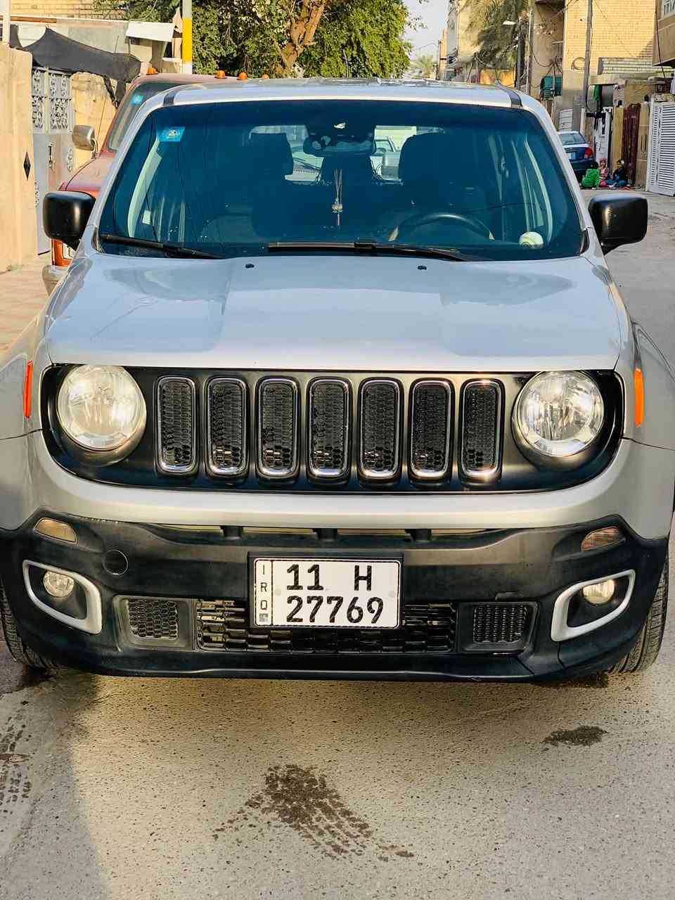 السلام عليكم سيارة جيب رينكيد  سبورت موديل 2018 وارد أمريكي بيها ثلاث قطع صبغ بنيد وجاملق الأمامي الأيسر و جاملق الخلفي الأيسر ماشية76 كيلو مواصفات بصمه و شاشة كبيرة تدعم الكار بلي و كشن مخمل تحكمات ستيرن المكان بغداد حي الجودين سعر95 ورقه وبيها  مجال رقم ***********
