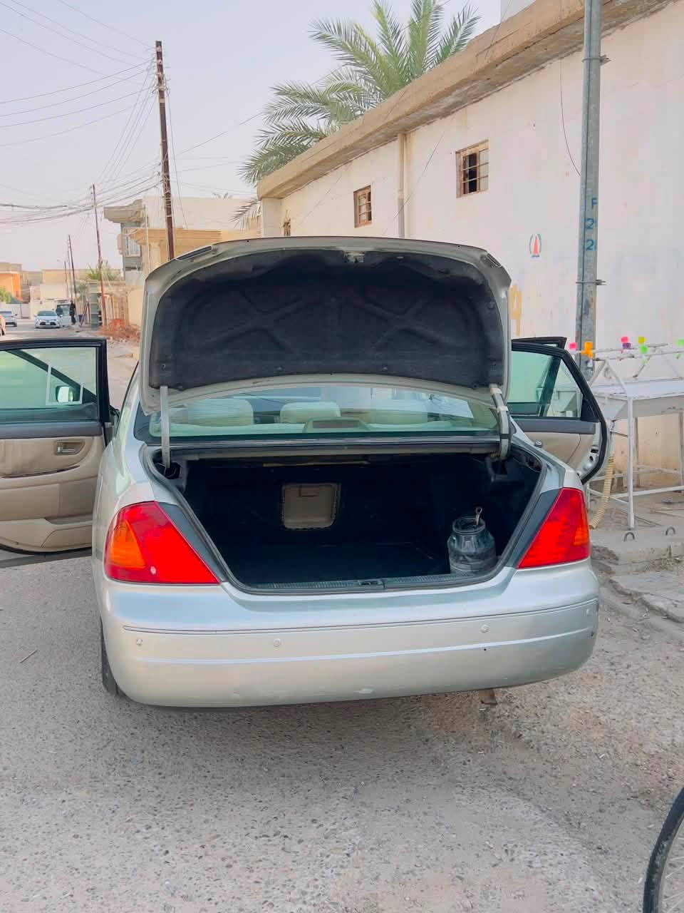 للبيع او مراوس
افالون ٢٠٠١
رقم بغداد دولي 
سلفر .. صبغ صفحة السايق بدون دواخل فقط الجاملغ الخلفي بيه معجون 
تايرات جدد 
كهربائيات كلها شغالة عدا الايرل
تبريد شغال الكمبريسر بيه صوت 
تدفئة شغالة 
التحويل مباشر 
السعر ٨٢ ورقة 
مكان السيارة مكيشيفة او سامراء
***********
