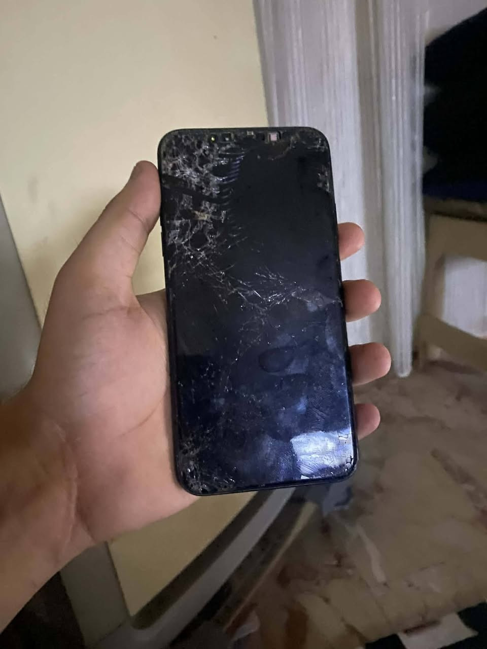 السلام عليكم
11برو ماكس للبيع 
ابيع طافي يعني فحم 
شاصيه لوك كدام العين ابيعلك 
العنوان بغداد مدينة الصدر
السعر ٧٥ وبي مجال حك الجية 
الهاتف ***********
