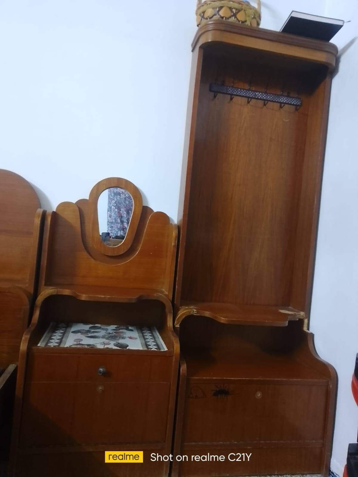 غرفه للبيع خمس أبواب داخل خارج صاج السعر 300 وبيها مجال استفسار ***********

نص مكتوب في الصور:
- realme Shot on realme C21Y