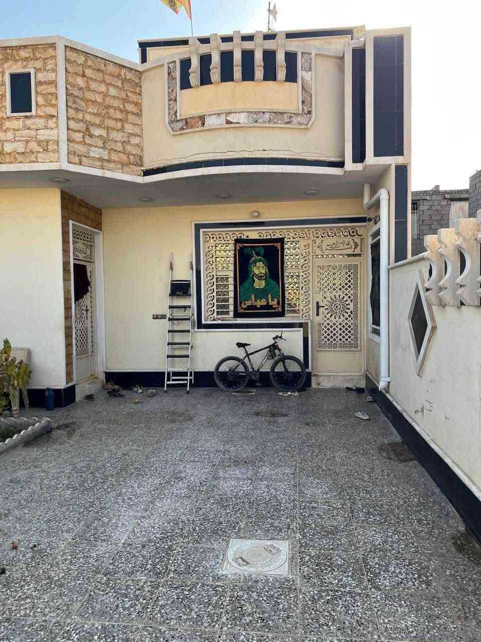بيت للبيع في منطقه الكرغوليه قرب بانزين خانه السايد الواحد فرع طرشي البهلول
السند طابو زراعي قرار 25
المساحه 200 متر 
النزال 20 
الواجه 10 
يحتوي على غرفتين نوم واستقبال وصاله ومطبخ وحمامين داخلي وخارجي وحديقه 
يبعد عن الشارع العام  100 متر
الاستفسار على الرقم ***********
