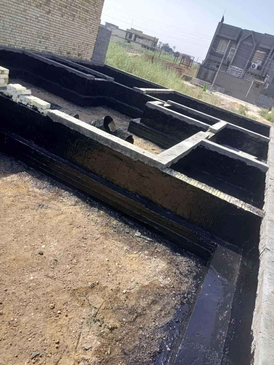 سلام عليكم يوجد جير لتزفيت السطوح والاساسات ليريد يتصل على الرقم ***********

