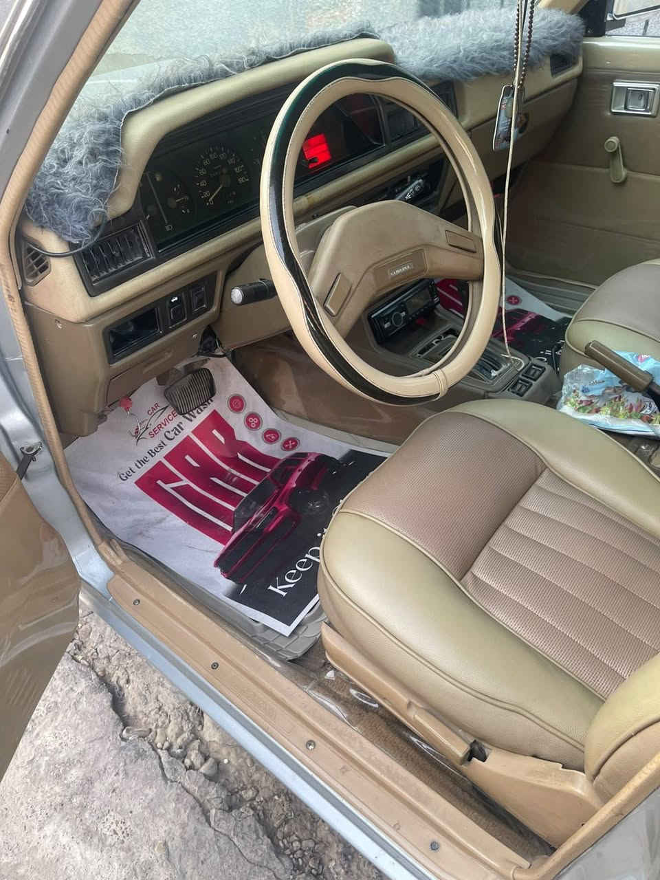 للبيع كرونه موديل ١٩٨١
سياره جديده وحلوه ومتعوب عليها 
مصبوغه عام رقم مميز تحويل مباشر 

كير محرك جديد اوتو محرك جديد 
نوزل تبريد ثلج تخم تاير صدر جديد 
داخل جلد كلش حلو 
ستيرن باور / سنتر لوك / تشغيل عن بعد جميع كهربائيات ع بلد كلوب مابيها نقص للعافيه لصير من نصيبه سعرها ٤٥ ورقه 

مكان بغداد / حي البنوك 

للاستفسار ***********
