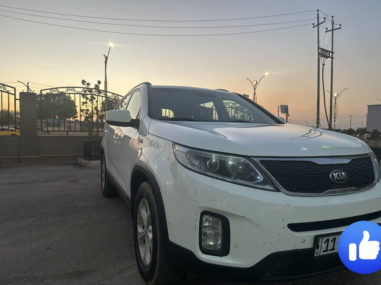 السلام عليكم

للبيع فقط 
كيا سورنتو / kia sorento
الموديل :2015
وارد خليجي عماني مكفولة 
السياره نص مواصفات 

ماشية ١٤١ الف كيلومتر 

المواصفات
-مكينة ٦ سلندر ٣.٥ 
-تبريد ٣ قطع
-تحكم ستيرن جهتين
-كشنات مخمل بيجي
-لد امامي 
-لايت عالي زنون 
-٧ راكب
-نظام ECO
وباقي مواصفات السورنتو معروفة

رقم بغداد انكليزي بأسمي تحويل ثاني يوم
( السيارة كفاله عامه من الصبغ والتبديل 
بيها فقط رصعات بسيطة) بس المحرك بيه بداية كازكيت 

السعر 163$ وبيها مجال بسيط
للاستفسار ***********

