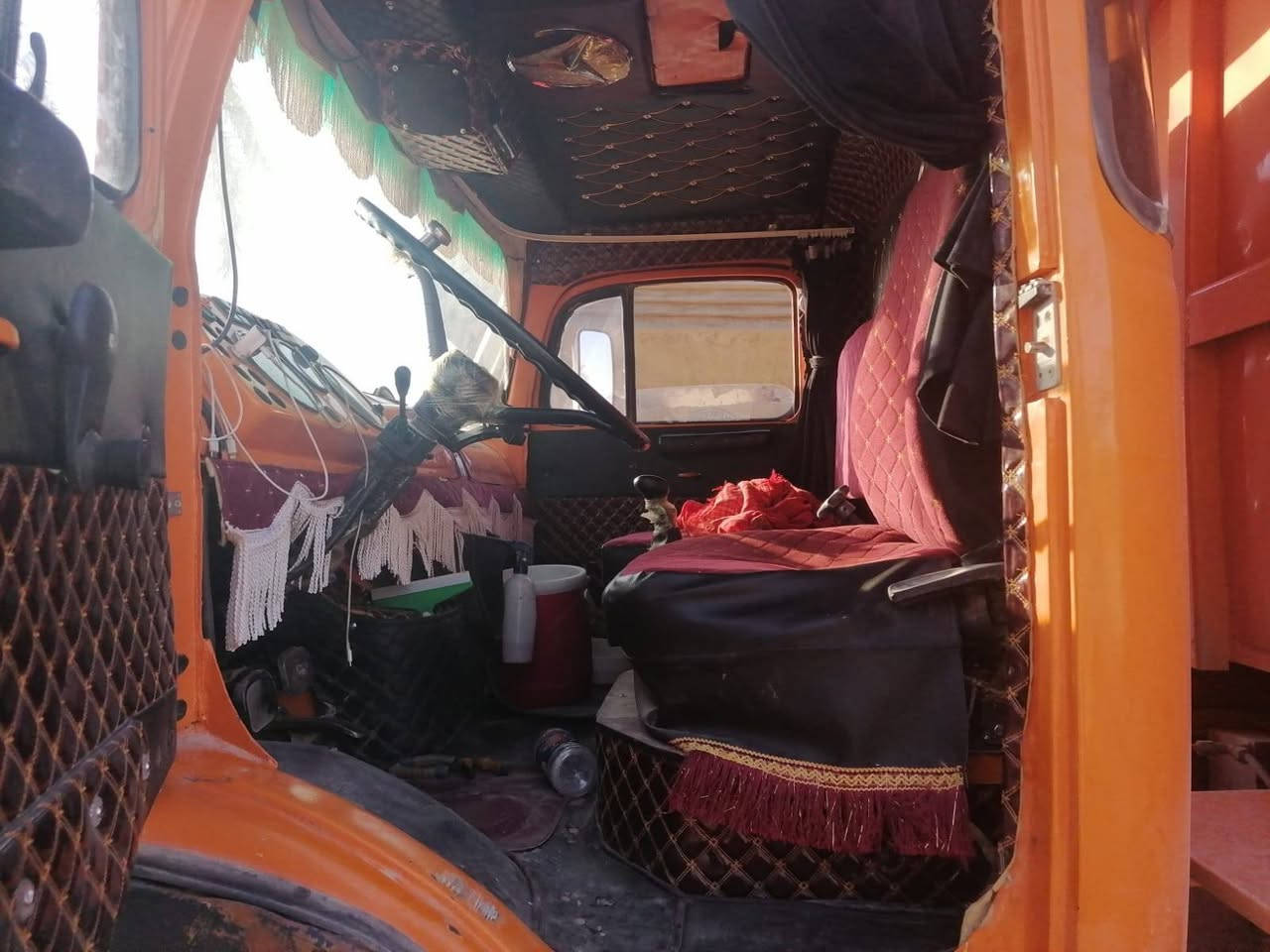 سلام عليكم سياره موديل 75 محرك 55.كير 25 معمره جديد جاهزه للشغل للعلم سياره راس مطوله السعره 30بيه مجال بسيط للشراي الاستفسار اتصل 
***********
***********
