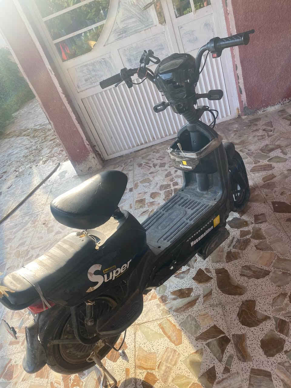 سلام عليكم دراجه شحن للبيع دراجه جديده بس التاير الأمامي نازل كلشي بيها شغال سعرها ٢٠٠الف وبيها مجال مكاني راشديه مقابل جسر الحسينية تواصل خاص او تصال ع رقم ‭***********
