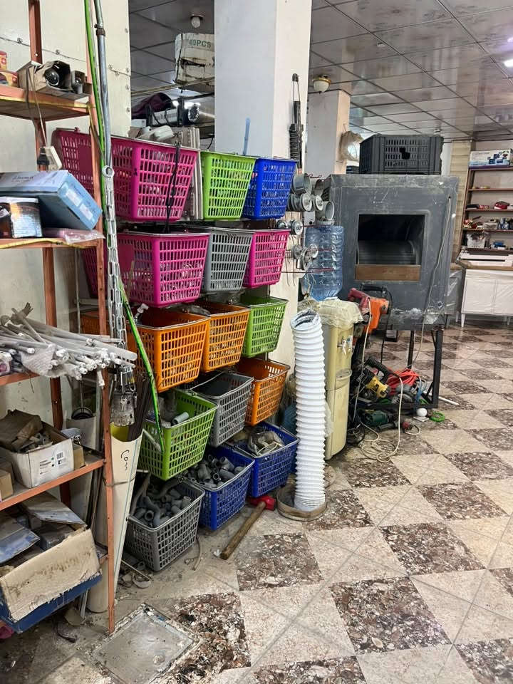 السلام عليكم
محل انشائية متكامل للبيع شلع المحل 

بي شغل وبي زبون خير من الله 

بي سستم كامرات وتلفزيون 

المحل جاهز جيب مسواكك وفتح 

المحل جبير يطلع 130 متر

ايجاره 250 بالشهر 

البيع لعدم التفرغ لعدم التفرغ

المحل موقع مميزحي الواسطي
 قرب مطعم سيف ابو المحشي

مقابل جي مول

شراي خابر وتدلل ماتشتري علق بتم

لاتكسر بحلال الناس والله تعبان عليه

والله الرزاق وان شاء الله الياخذه يشوف كل الخير عليه

وصاحب البناية انسان محترم مايصعد الايجار عليك

والله يرزق الجميع اذا شراي خابر وتدلل 

اخوك واخليك على راسي 

***********
