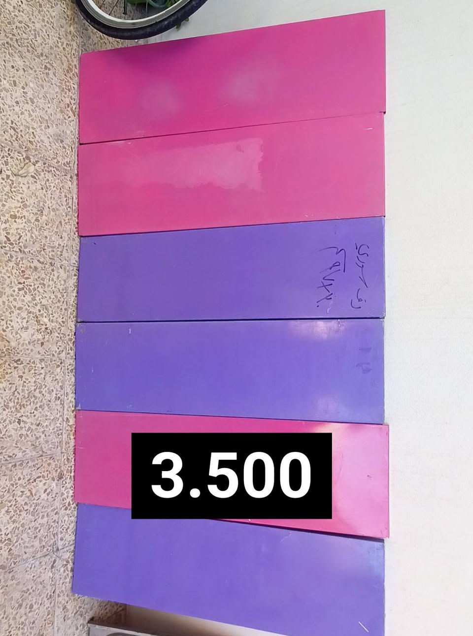 اغراض بيت للبيع والاسعار مكتوبة عالصور ورقم صاحبهم
***********
***********

نص مكتوب في الصور:
- 17.000
- بردات ستلايت درجة اولى ما مستخدمين بالنايلون الوحدة 28.000
- بانيو
- 55.000
- 3.500