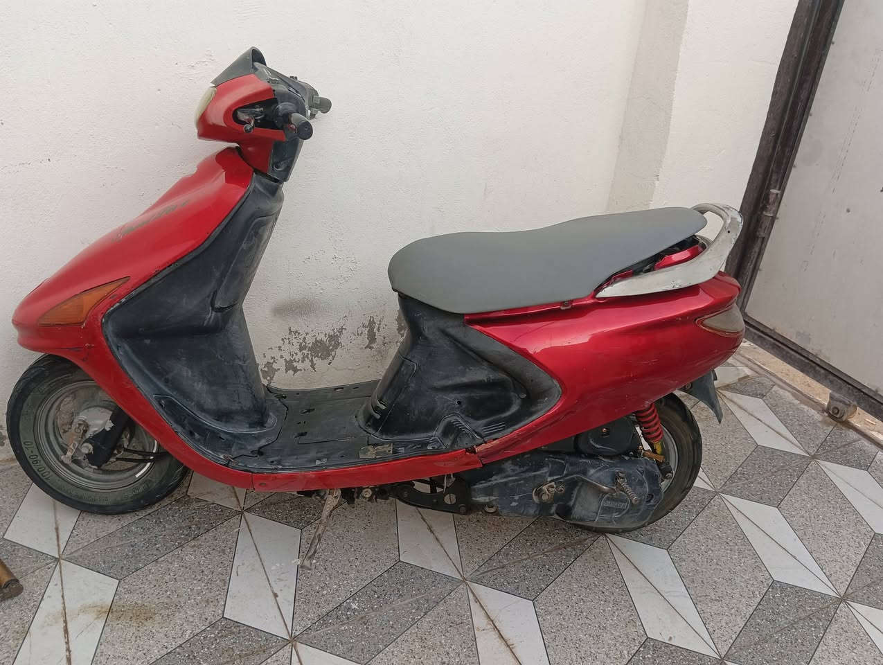 دراجه للبيع شغاله سلف هندر كهربائيات 
دبلات 
فقط الكفر تعبان 
صارنصه رياضي شلعه ومعدل 
السعر 300 وبيه مجال 
العنوان النجف شارع الصب ***********
