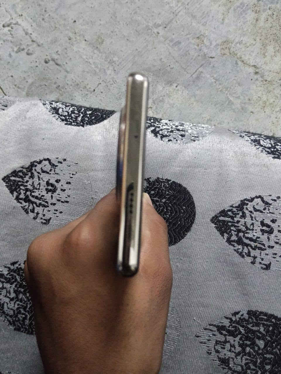 السلام عليكم عندي هذا الجهاز للبيع تكنو سبارك 20 برو بصمه ما تشتغل سعره 190 وبي مجال ذاكر 256 رامي 8 + 8 للمراوس موجوده اللي عنده خليه ينزل هذا رقم الواتساب اتصل عليه***********
