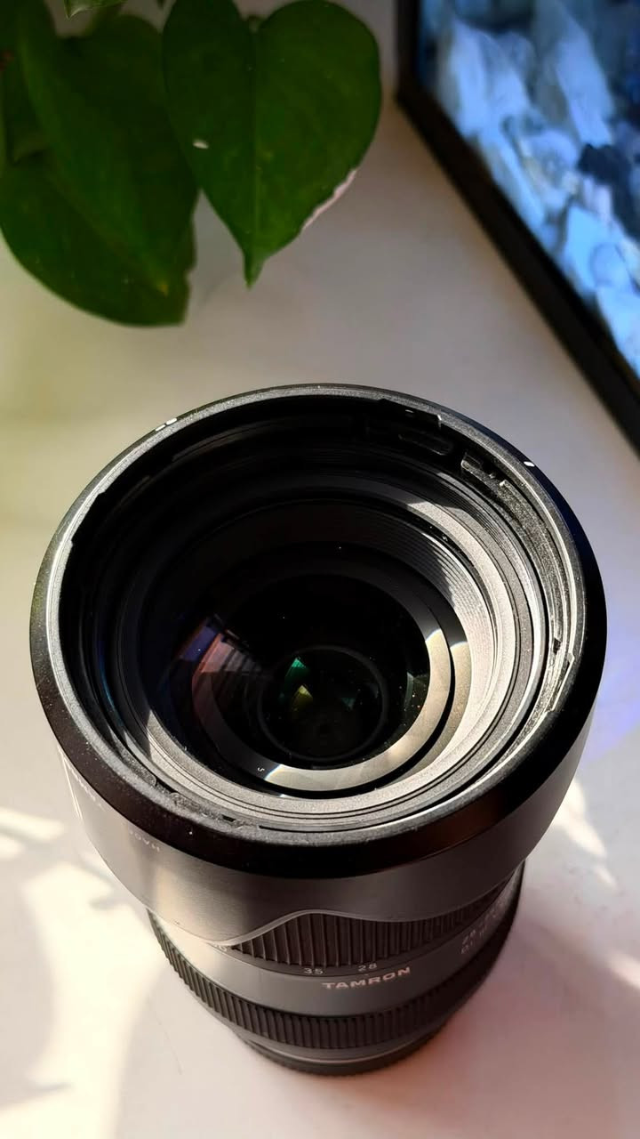للبيع: عدسة Tamron 28-75mm f/2.8 Di III VXD G2 (الإصدار الثاني G2) مع الكارتون  العدسة وفلتر ND
+ مجموعة فلاتر اخرى 

الماونت: Sony E-Mount (مخصصة لكاميرات سوني ميرورليس - فول فريم و APS-C).

بغداد 

للاستفسار التواصل ***********
