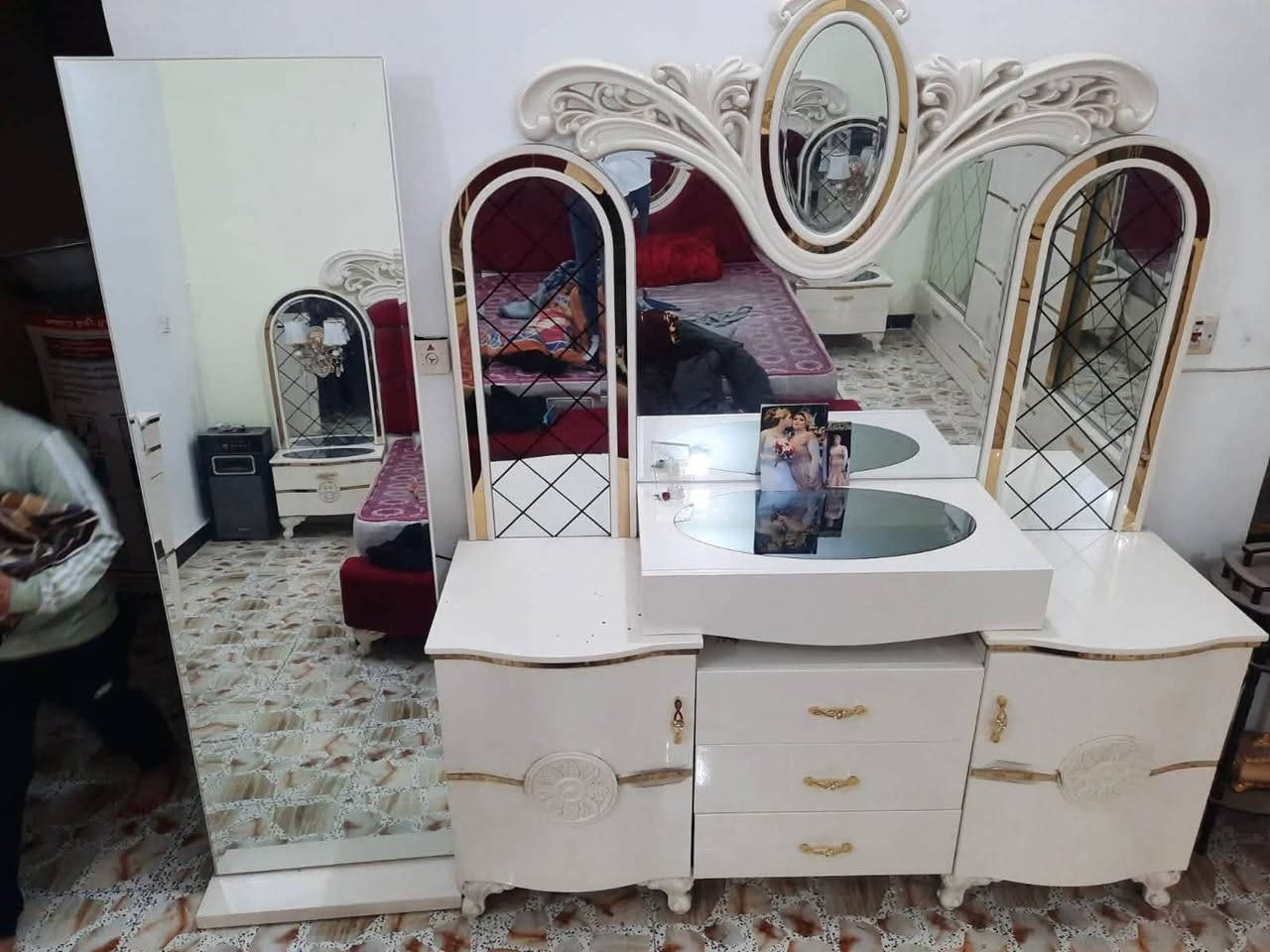 سلام عليكم غرفه تركي للبيع استعمال قليل الغرفه مكونه من ٩ قطع السعر ٧٠٠ وبيها مجال المكان الشعله حي الجوادين رقم الهاتف***********
