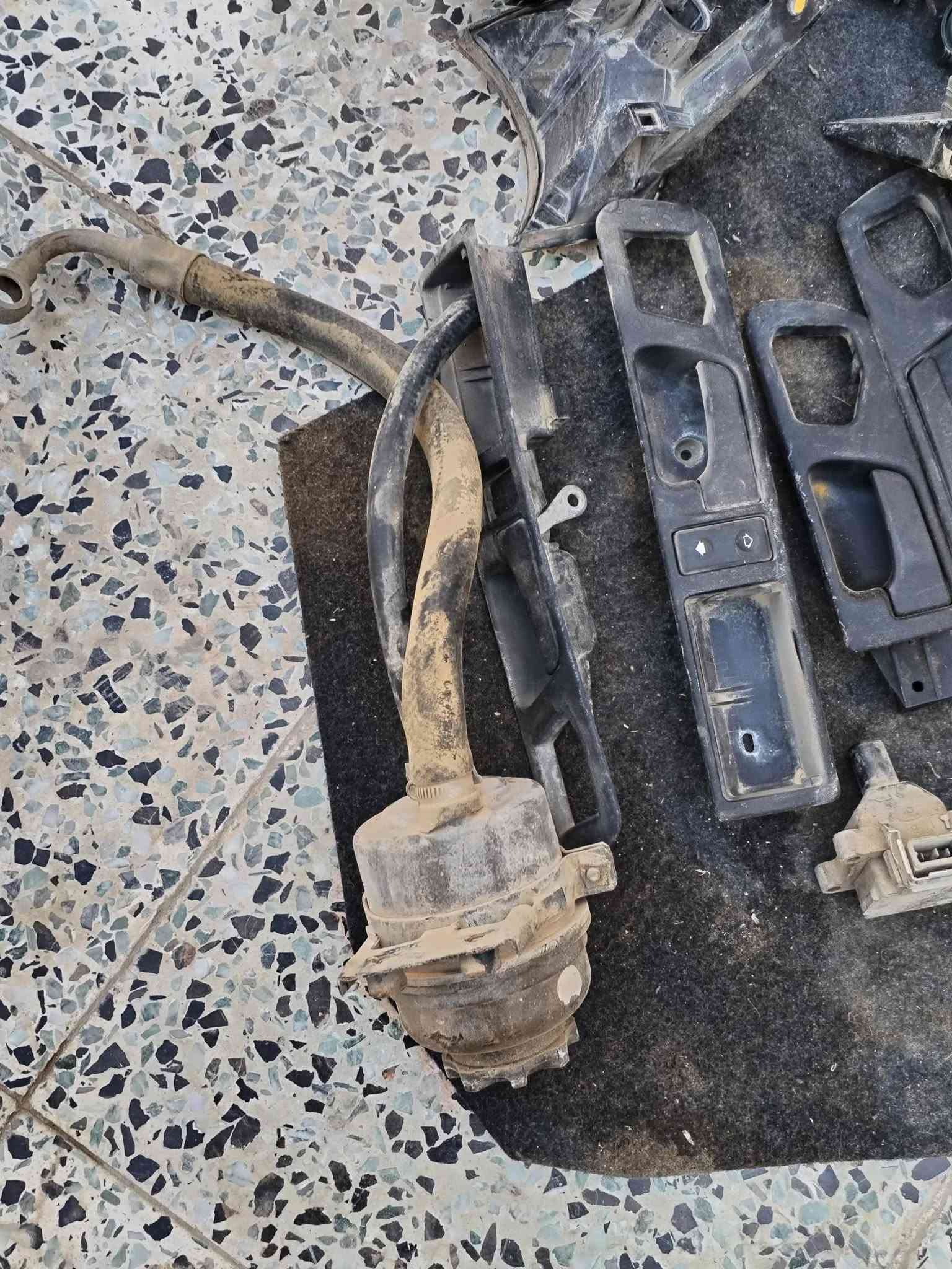 لالسلام عليكم تحيه للادمن حبايب گلبي جانت عندي وجنت اشتري قطع غيار تعرفون الجنايه بعت اسياره وعندي هاي الغراض شرط النضافه مكاني ديوانيه *********** ابيع شلع حتى الي على باب الله يخدمنه
