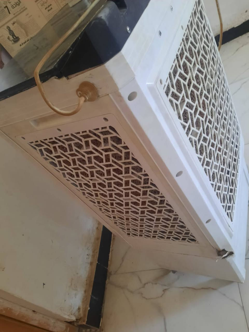 سلام عليكم عندي هاي الكونفيره لعبت بالويرات مالته وطفت شتريته ب110 انطوني 50 واخذوهة وعندي هاي صوبه زيتيه شغاله كلشي مابيه تشتتغل بس متروكة ماشغلهة ارييده ب30 وبيها مجال هيه والكونفيرة عنوان بغداد المدينة رقمي ***********
