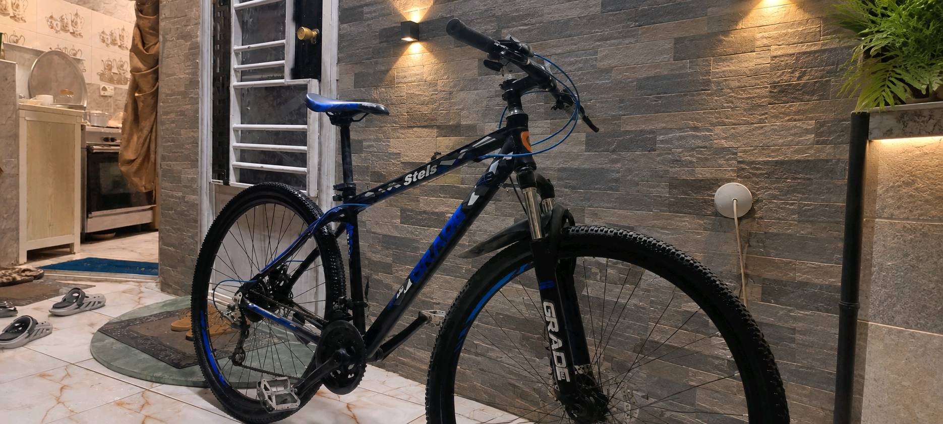 السلام عليكم 🌹
🚲 بايسكل للبيع نوع Grade Stels
الحجم: 29
الفريم: ألمنيوم
21 سرعة (3 أمامي × 7 خلفي)
ديسك بريك أمامي وخلفي
مساعد أمامي
البايسكل كامل ومكمل وما بيه نقص حسب الموجود بالصورة.
يحتاج فقط غسل وتنظيف وتزييت وضبط بسيط للتعشيق حتى يصير جاهز للاستخدام.
مناسب للشارع والاستخدام اليومي.
📍 الموقع: بغداد – المشتل
💰 السعر: 150 ألف دينار، وقابل للتفاوض بالمعقول.
الجاد يتفضل، والمعاينة خير دليل. 🌹