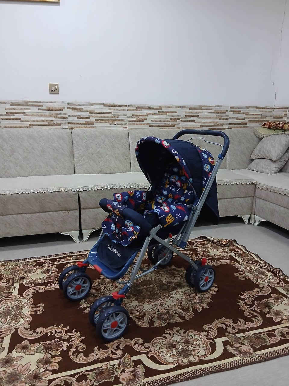 عربة أطفال • جديدة • قابلة للطي
