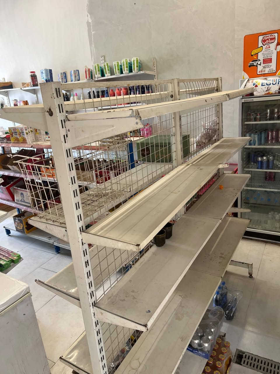 غراض مال تصفيه اسواق رفوف وعارضات عاموديه عدد 5 ورفوف وسطيه كلمن وسعره كربلاء الحر مقابل المستشفى التركي للاستفسار ***********
