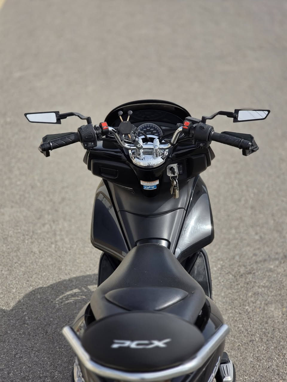 دراجة PCX 150cc جيل اول
دراجة مكفولة من كلشي
مال رمبة على ايدي ادامة دهن موتال بانزين كله محسن
دواسات بريك رياضي + البلاديات موجودة
اكزوز رياضي اصلي بلادي + البلادي الكاتم موجود
دراجة مابيها اي نقص ونظيفة وكاملة مكملة 
( بيها فقط كسر بالكفر الجانبي الايمن )
العنوان الكوت مجمع الرواد السكني
السعر 1800
الاتصال ***********
واتساب ***********
