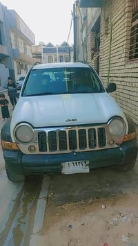 سلام. عليكم. جيب شيروكي. ٢٠٠٧ بيها. مكينه. وكير. بطه سياره.  مصبوغه. ع...
