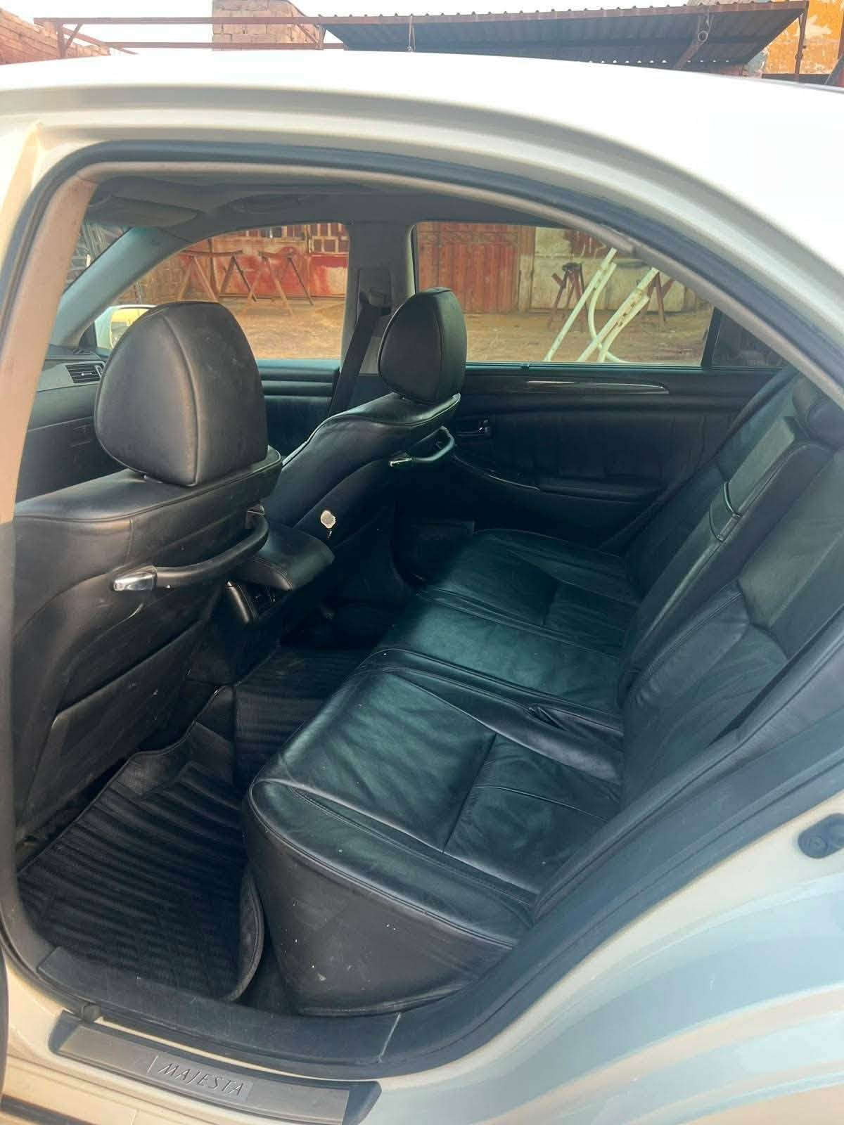 TOYOTA CROWN MAJESTA
للبيع تيوتا ماجستا. سونار مرفق بالصور

رقم  بابل قرار 102 تسجيل جديد  شرط المداور ثاني يوم 

السياره فول مواصفات 5 دكم
  
✅ محركها V8 الحجم 4300.

✅ كشنات بيجي  

✅ تبريد امامي خلفي3قطع.

✅فتحه بلسقف

✅ 3قطع بردات خلفيه.

✅ اربع كشنات كهرباء.

✅ 3برده خلفيه وجانبيه كهرباء اصليه.

✅ 5بصمات ابواب+بصمة تشغيل+ صندوك شفط 

✅ كشنات خزن ميموري.

✅ كامره خلفيه 

✅ ثلاجة

✅ مري ترحيب عند الاقتراب.

✅ ستيرن كهربائي

✅ مري كهرباء.

✅ تحكم ستيرن+كروز تثبيت سرعه.

✅ جنطه جكات كهرباء شفط.

✅ سياره مال جناي 
 وباقي المواصفات المعروفه لل5دكم.

العنوان  بابل المحاويل
***********

السعر.180

نص مكتوب في الصور:
- الخميس