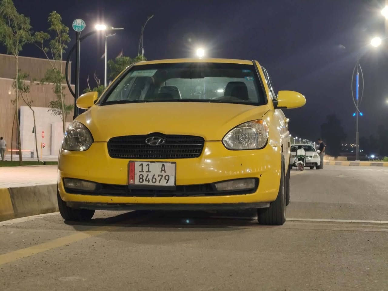 سيارة اكسنت دبدوب 2009 هيئة غرامات صفر ضررها بالجاملغ الخلفي بدون دواخل محرك كير شرط السيارة بسمي الاتصال ***********
