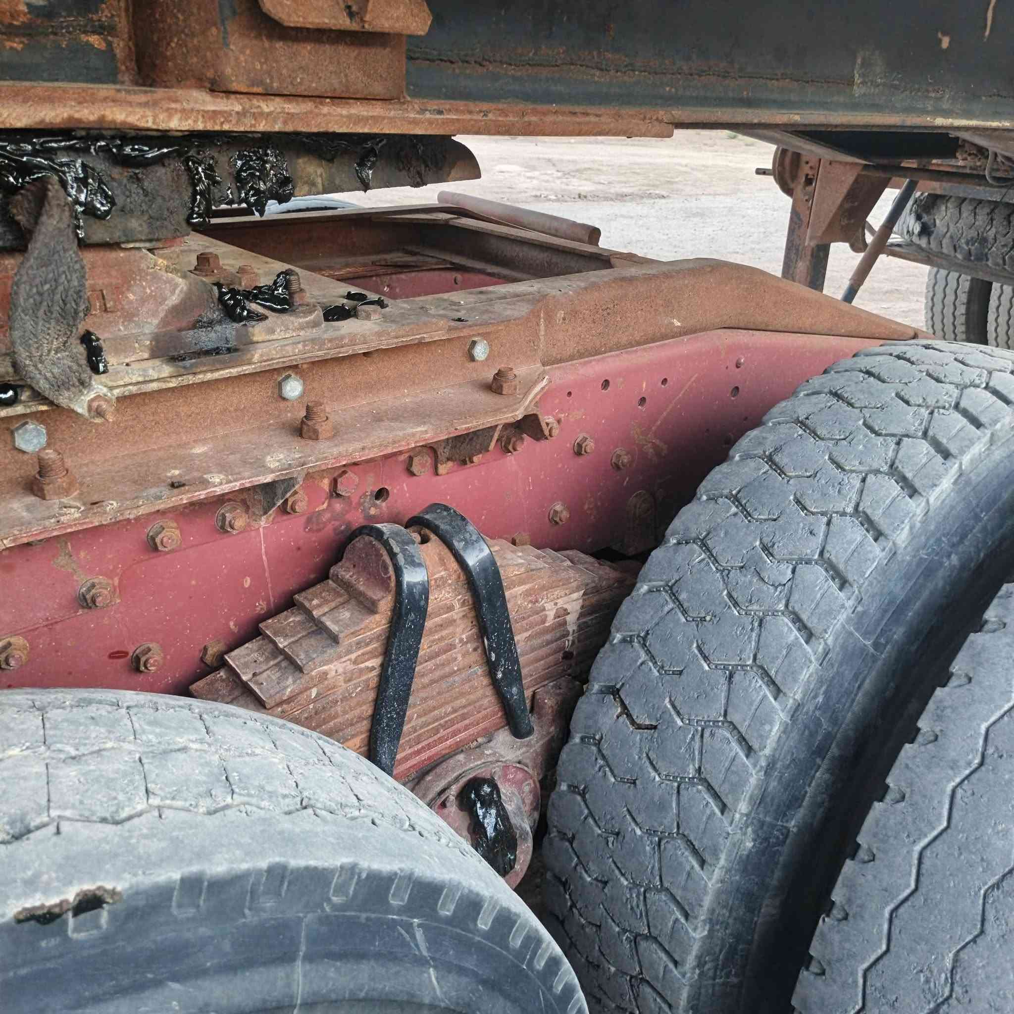 سلام عليكم نساف للبيع راس وعربانه موديل 89 بلاديه مجموعه جيف عربانه 35 متر ***********
