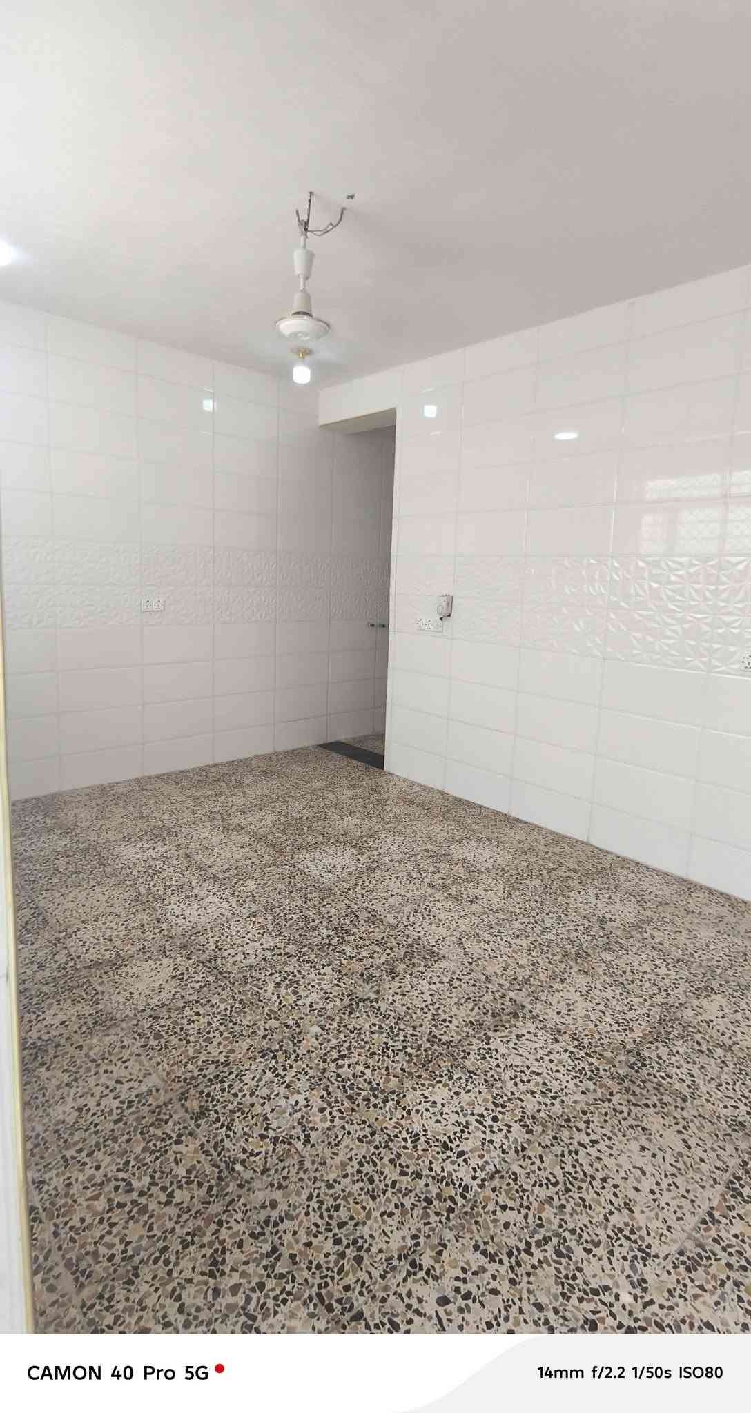 دار طابو زراعي سند 25 المساحه 200 متر يحتوي على 3 غرف نوم كيلدور مطبخ صحيات داخليه وخارجيه وطابق ثاني استقبال وكراج سيارة يحتوي على سطحين جاهز وكامل خدمات بناء جديد سنة 2026 سعره مناسب  مكانه حله منطقة السادة البو خطه حي النصر يبعد عن الشارع 50 متر للاستفسار زيارة مكتب عباس الشمري وسامر العميدي للعقار طريق حله نجف شارع الامام بكر بن علي ***********
***********

نص مكتوب في الصور:
- CAMON 40 Pro 5G
- 14mm f/2.2 1/50s ISO299
- CAMON 40 Pro 5G 14mm f/2.2 1/25s ISO1454
- CAMON 40 Pro 5G 14mm f/2.2 1/50s ISO694
- CAMON 40 Pro 5G 14mm f/2.2 1/50s ISO169
- 14mm f/2.2 1/50s ISO118
- CAMON 40 Pro 5G 14mm f/2.2 1/50s ISO80
- CAMON 40 Pro 5G 14mm f/2.2 1/242s ISO50
- CAMON 40 Pro 5G 14mm f/2.2 1/247s ISO50