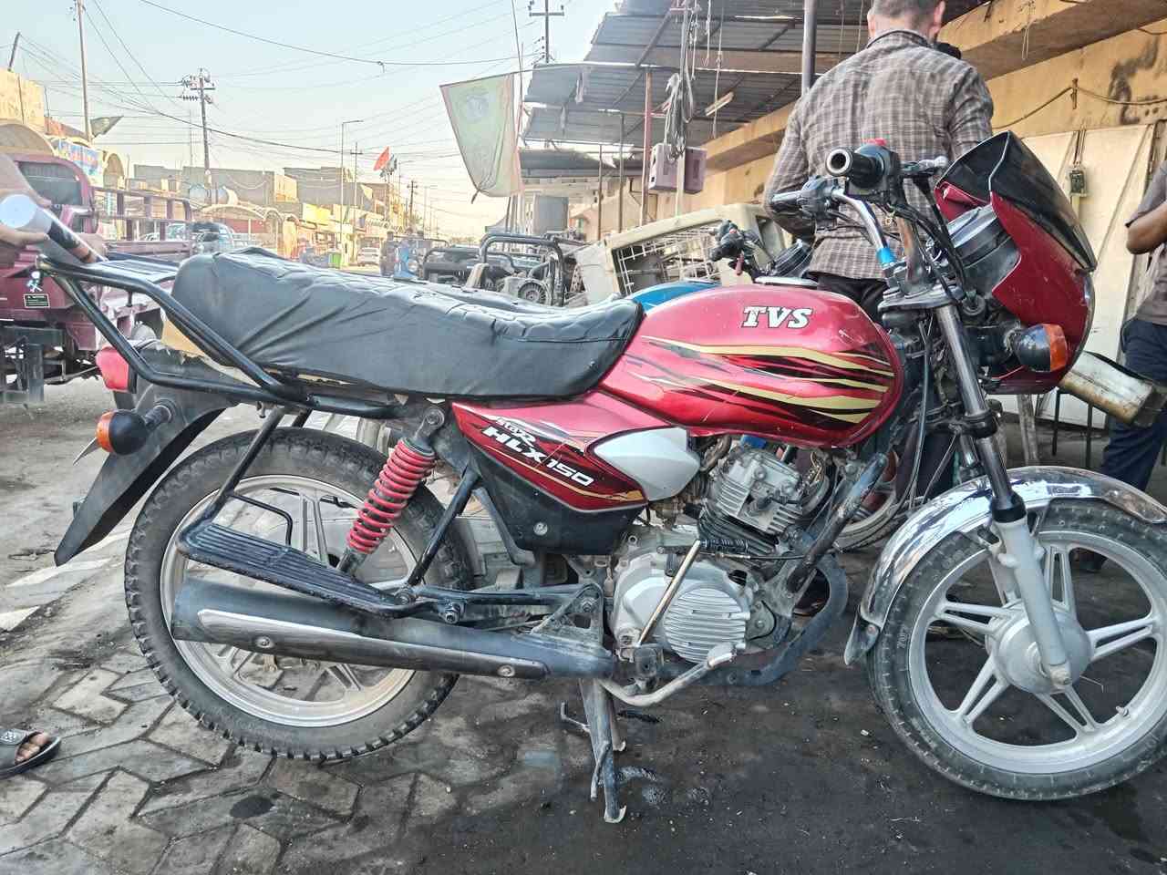سلام عليكم شباب بوكسر موديل 18.. 4.. كير أوراق مابي بي مكاتبه وني هم اسويلك مكاتبه سعره 850 وبي مجال محركه اخرس شرط شلعه ومعدل مرتب مال جناي  للاتصال ***********.
